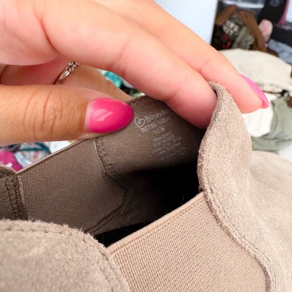 Blondo Grey Beige + Black Waterproof Suede Ankle Boot Size 10 - Picture 6 of 7